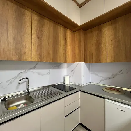 Dennys New Bazaar Delight * Tirana