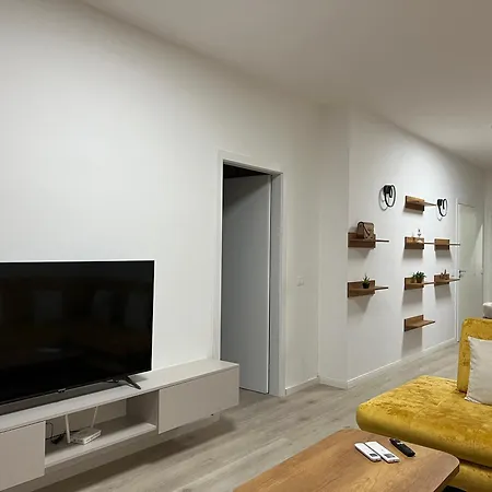 Dennys New Bazaar Delight * ティラナ