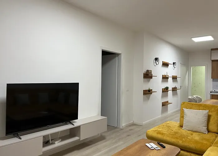 Dennys New Bazaar Delight * Tirana